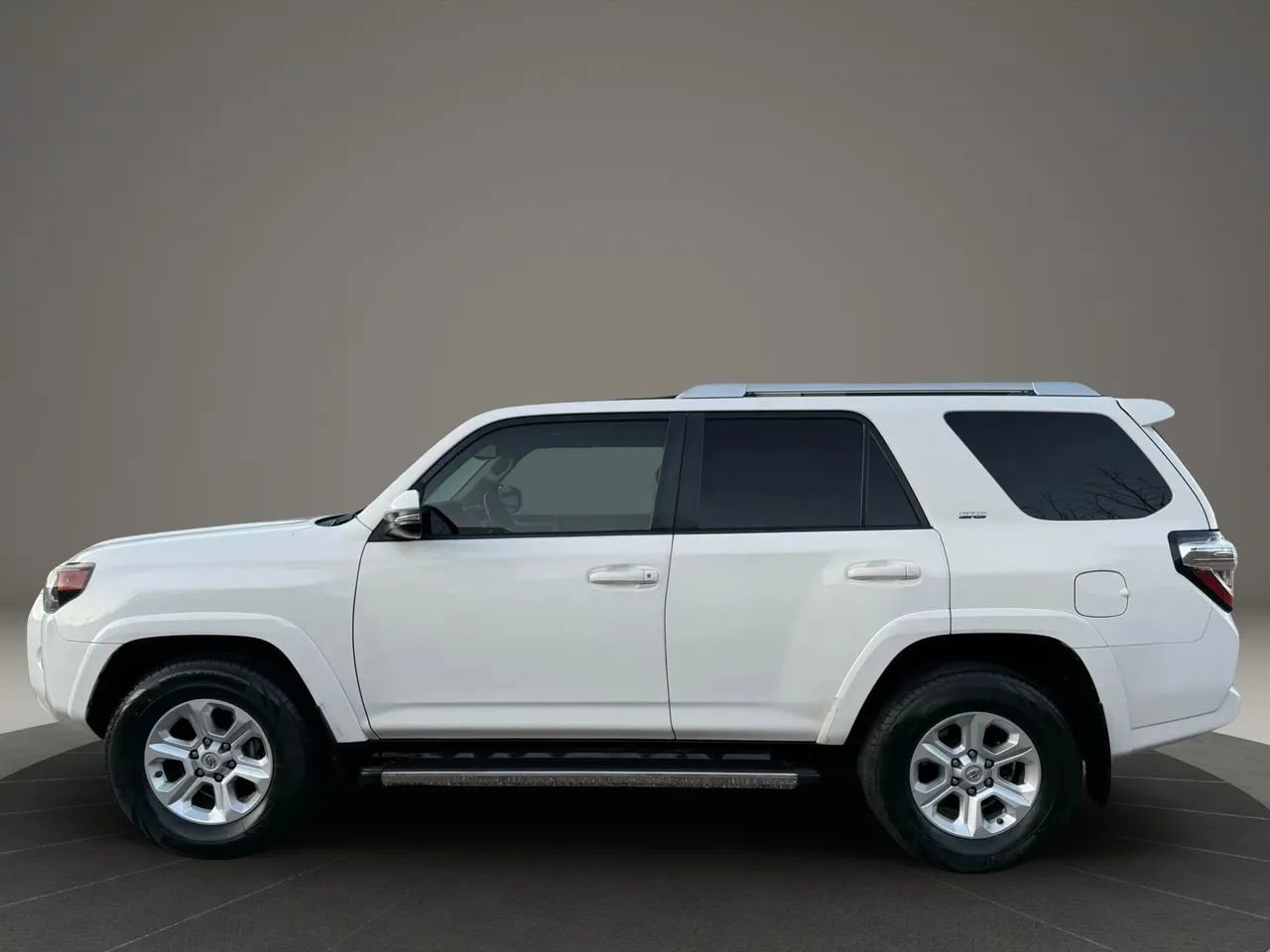 Used 2014 Toyota 4Runner SR5 Premium image 10