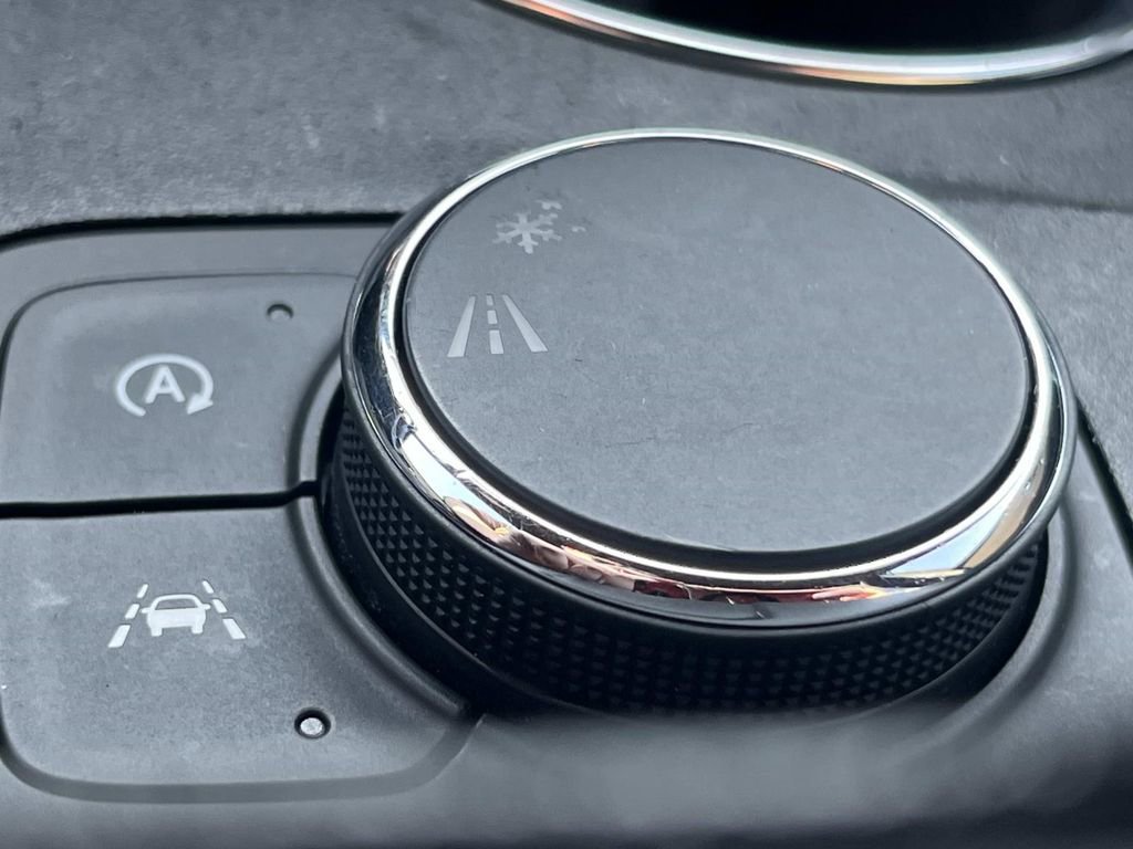 Certified 2023 Chevrolet Traverse LS image 24