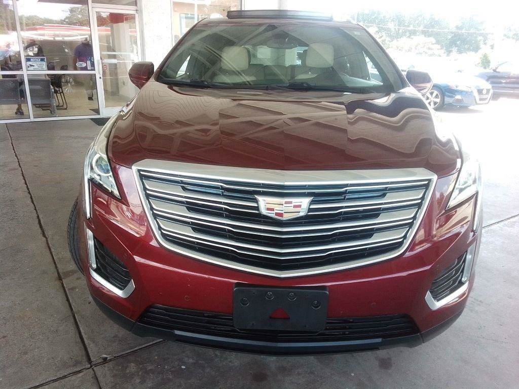 Used 2017 Cadillac XT5 Luxury w/ Driver Awareness Package FWD image 3