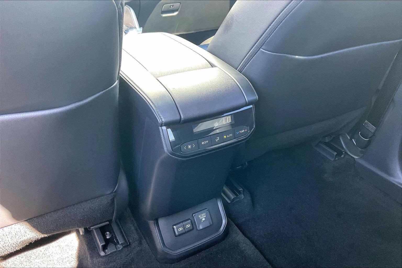 Used 2023 Toyota Highlander Limited AWD/4WD image 40