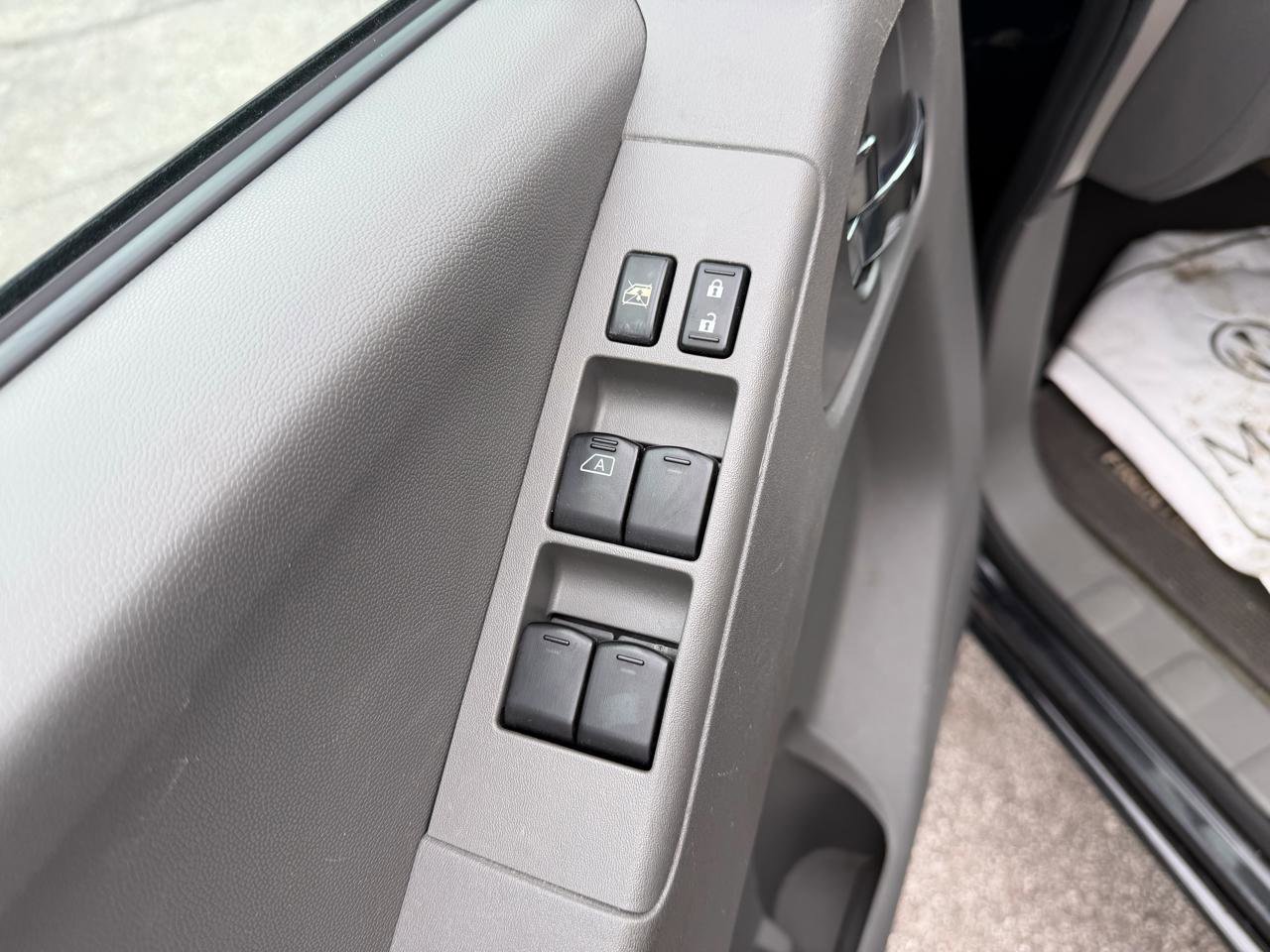 Used 2016 Nissan Frontier SV image 14