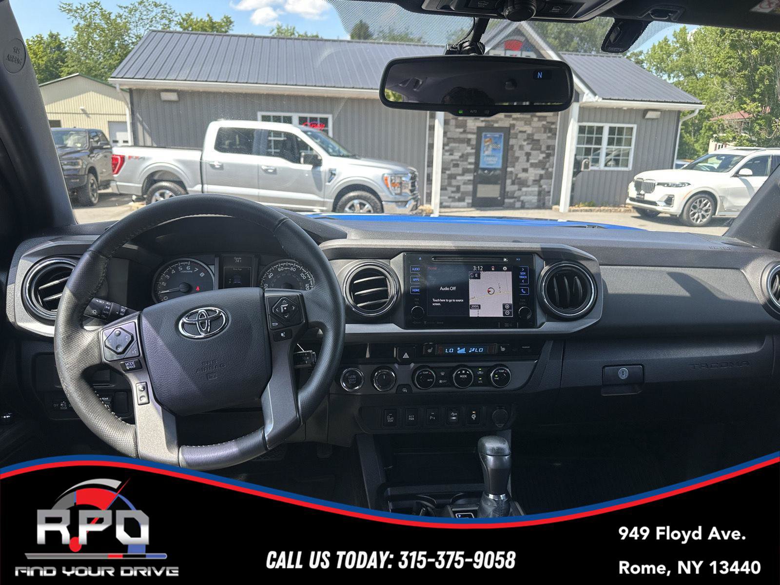 Used 2017 Toyota Tacoma TRD Off-Road w/ Premium & Technology Package AWD/4WD image 14