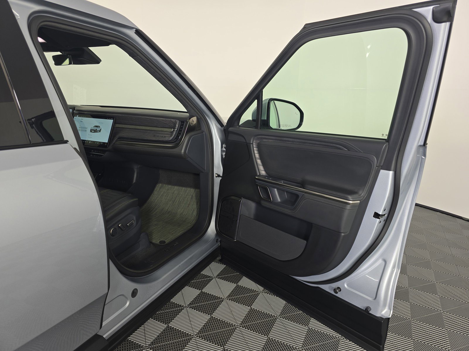 Used 2022 Rivian R1T Adventure AWD/4WD image 18