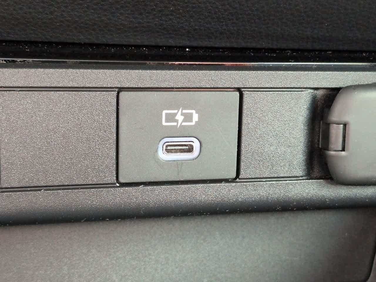 Used 2024 Toyota Prius XLE FWD image 21