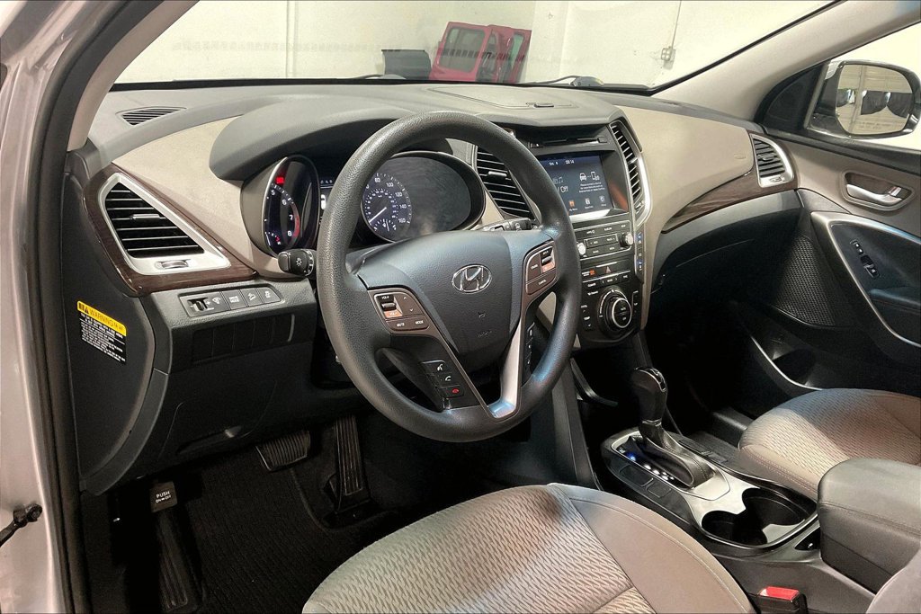 Used 2019 Hyundai Santa Fe XL SE FWD image 16