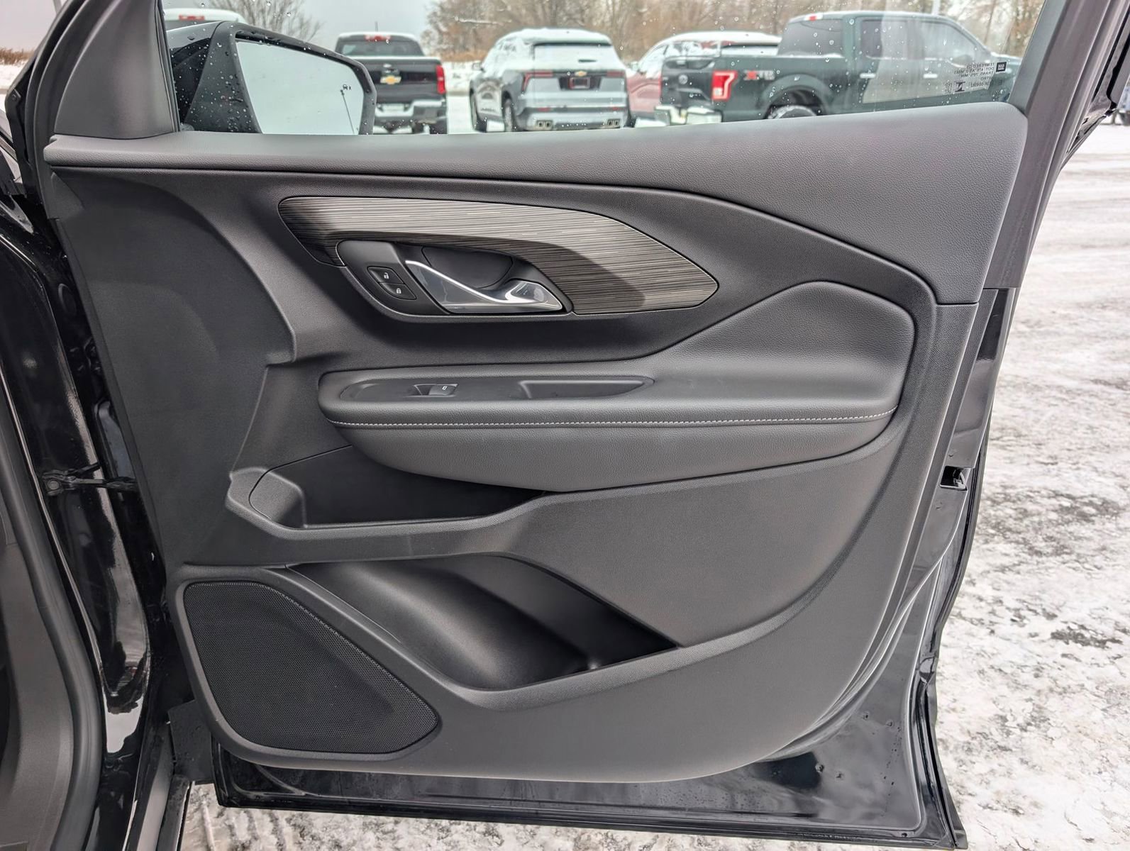 Used 2024 GMC Terrain SLE w/ Driver Convenience Package image 34