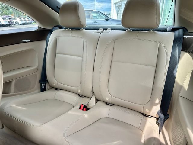 Used 2014 Volkswagen Beetle TDI FWD image 18