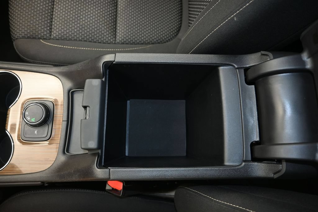 Used 2023 GMC Acadia SLE FWD image 19