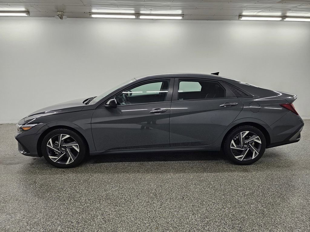 Used 2025 Hyundai Elantra Sport w/ Cargo Package FWD image 8