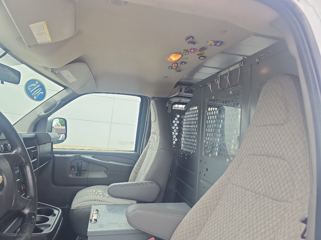 Used 2015 Chevrolet Express 2500 RWD image 19
