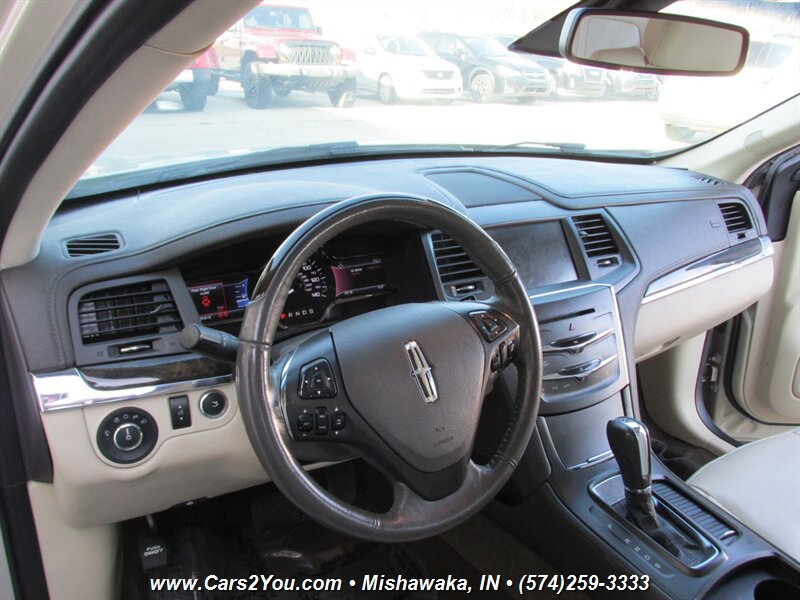 Used 2014 Lincoln MKS AWD image 10