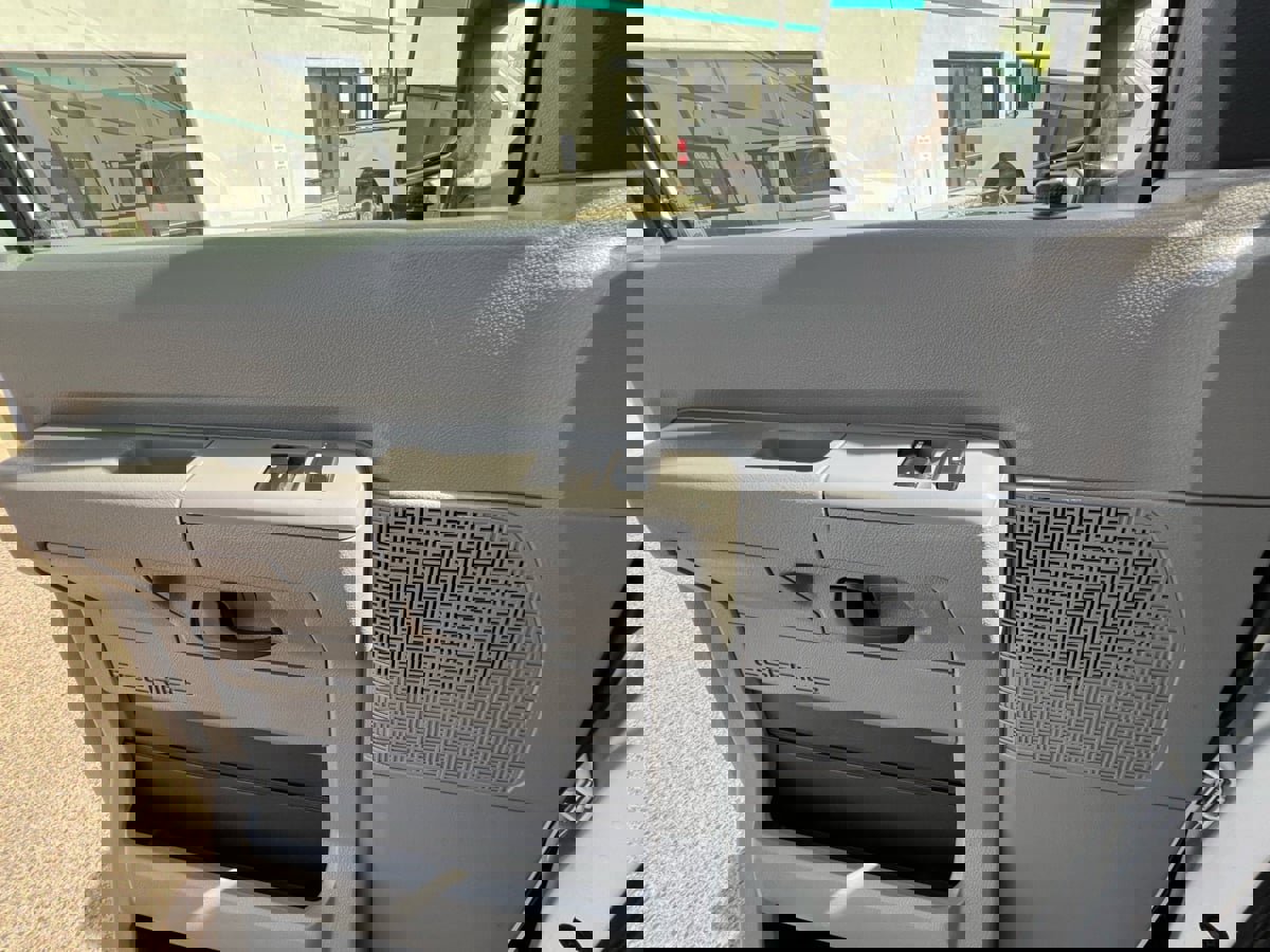 Used 2019 Ford E-350 and Econoline 350 Super Duty w/ Power Windows & Locks Group image 28