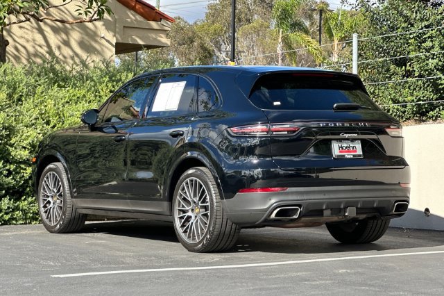 Used 2022 Porsche Cayenne AWD/4WD image 3