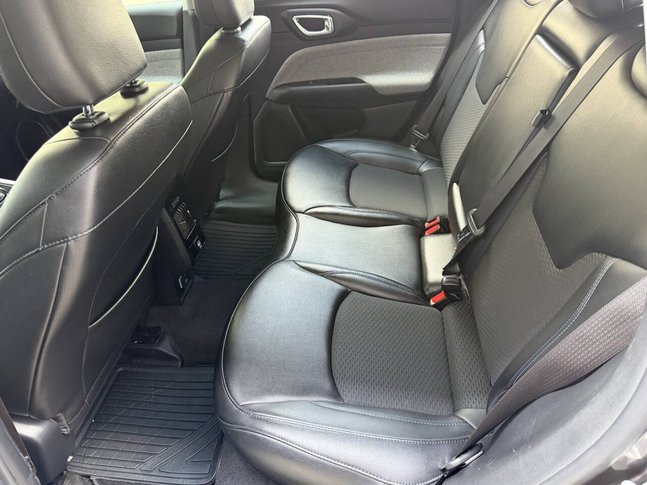 Used 2022 Jeep Compass Latitude AWD/4WD image 17