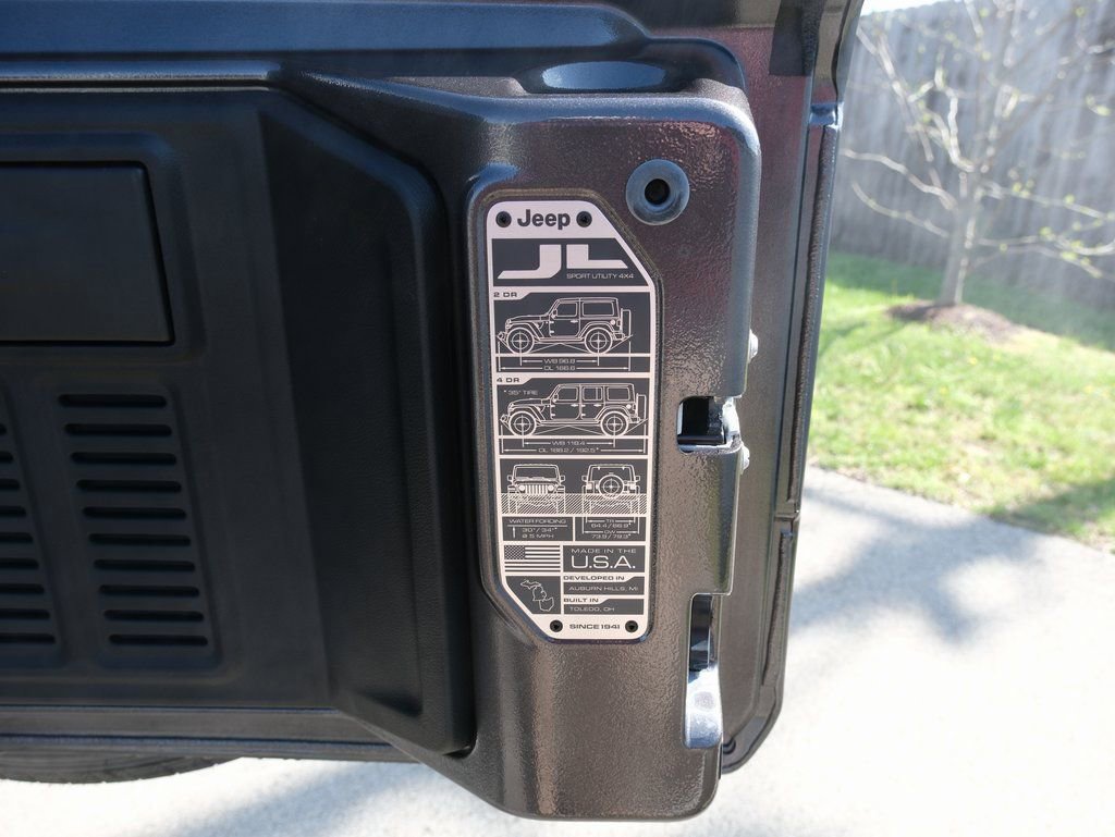 New 2025 Jeep Wrangler Unlimited Sahara AWD/4WD image 33