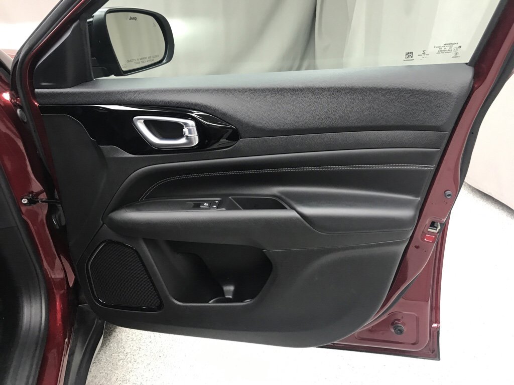 Used 2022 Jeep Compass Altitude w/ Convenience Group image 17