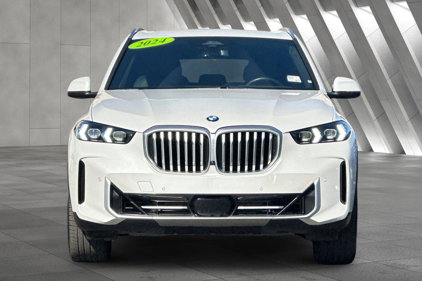 Used 2024 BMW X5 sDrive40i w/ Premium Package image 9