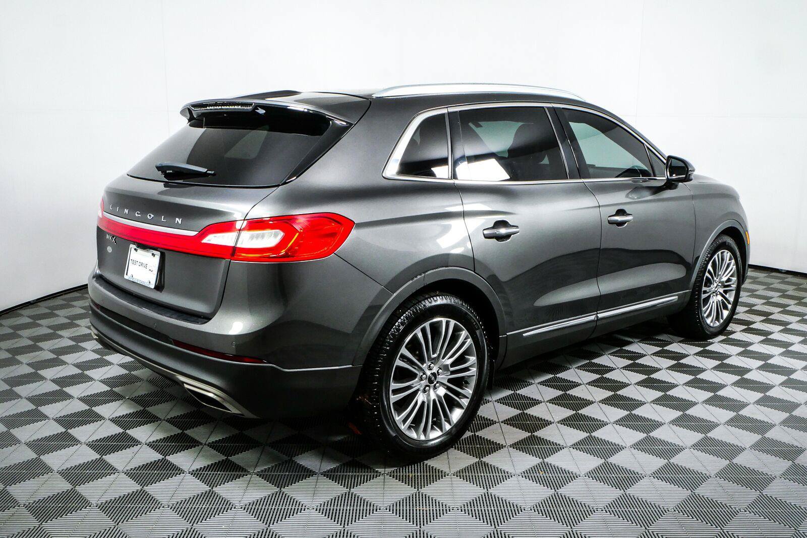 Used 2018 Lincoln MKX Reserve w/ Lincoln MKX Climate Package FWD image 3
