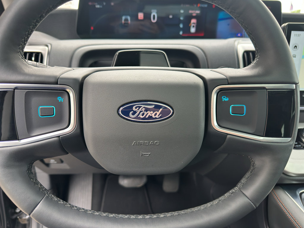 Used 2025 Ford Expedition Active AWD/4WD image 13