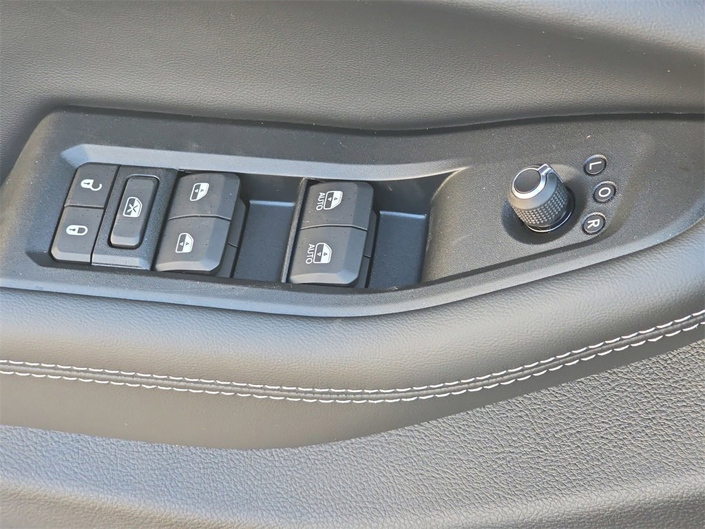 New 2025 Jeep Grand Cherokee Altitude image 28