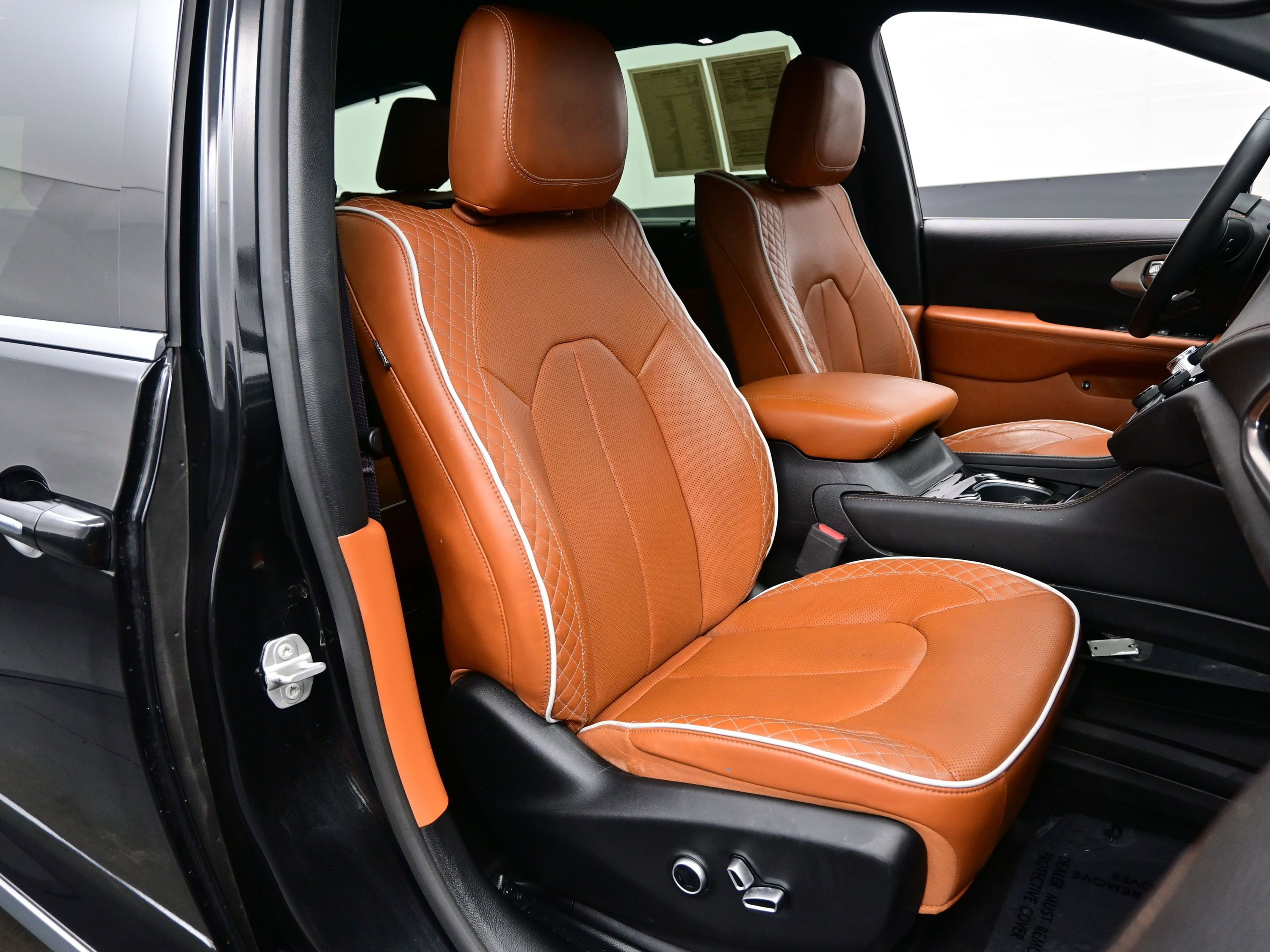 Used 2024 Chrysler Pacifica Pinnacle image 13