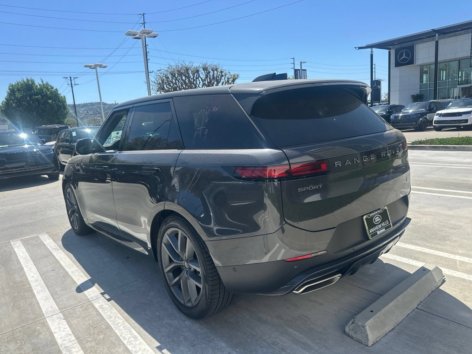 Used 2026 Land Rover Range Rover Sport SE AWD/4WD image 4