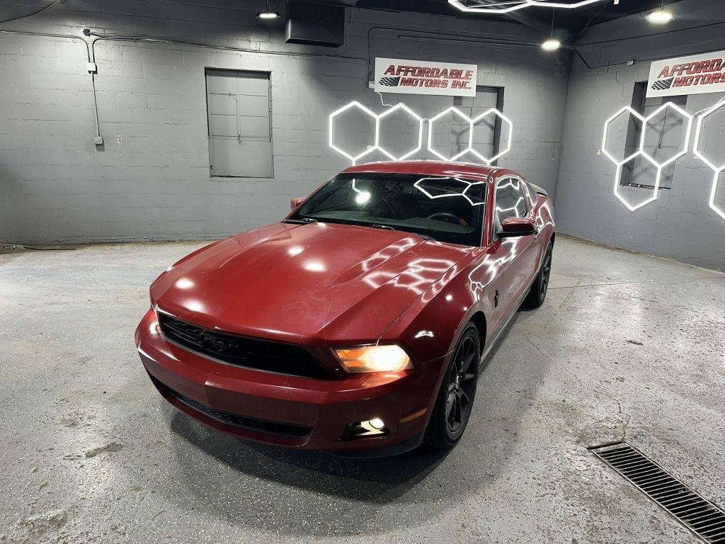 Used 2010 Ford Mustang Premium RWD image 2