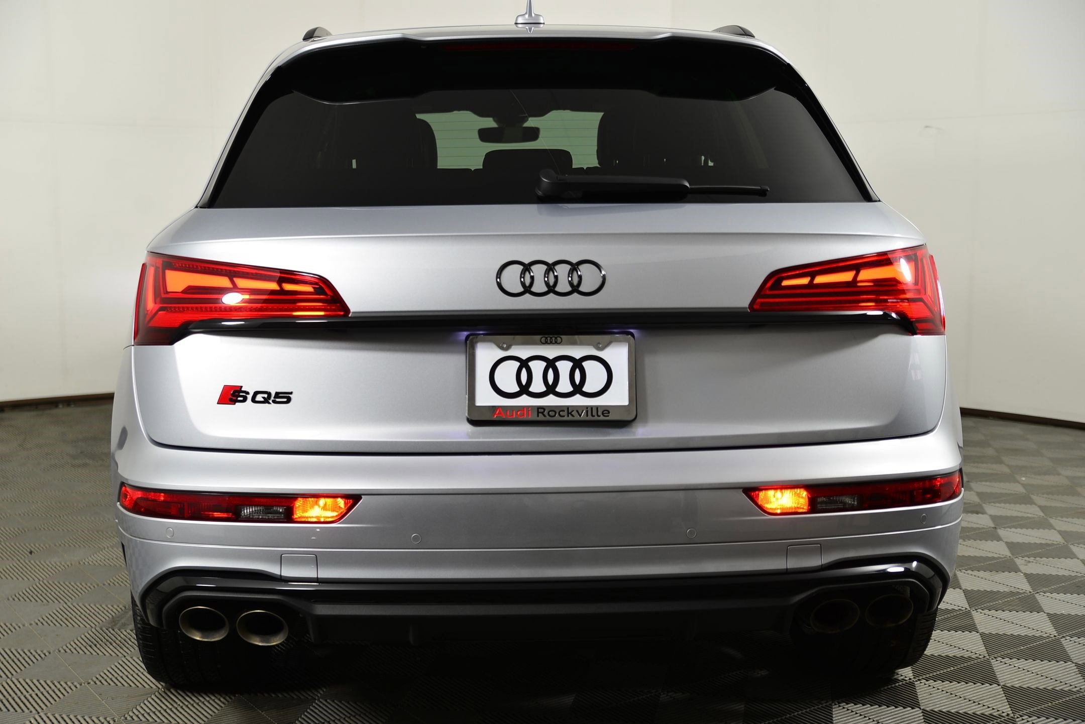 Used 2023 Audi SQ5 Premium Plus w/ Premium Plus Package image 10