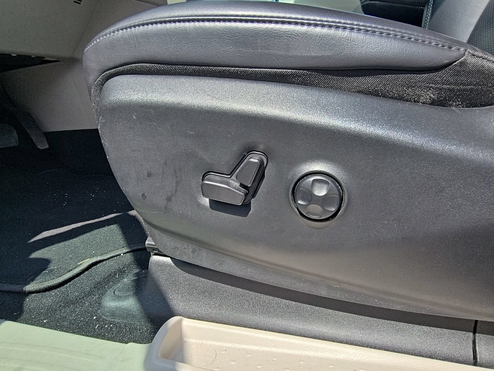 Used 2023 Chrysler Pacifica Touring-L FWD image 11