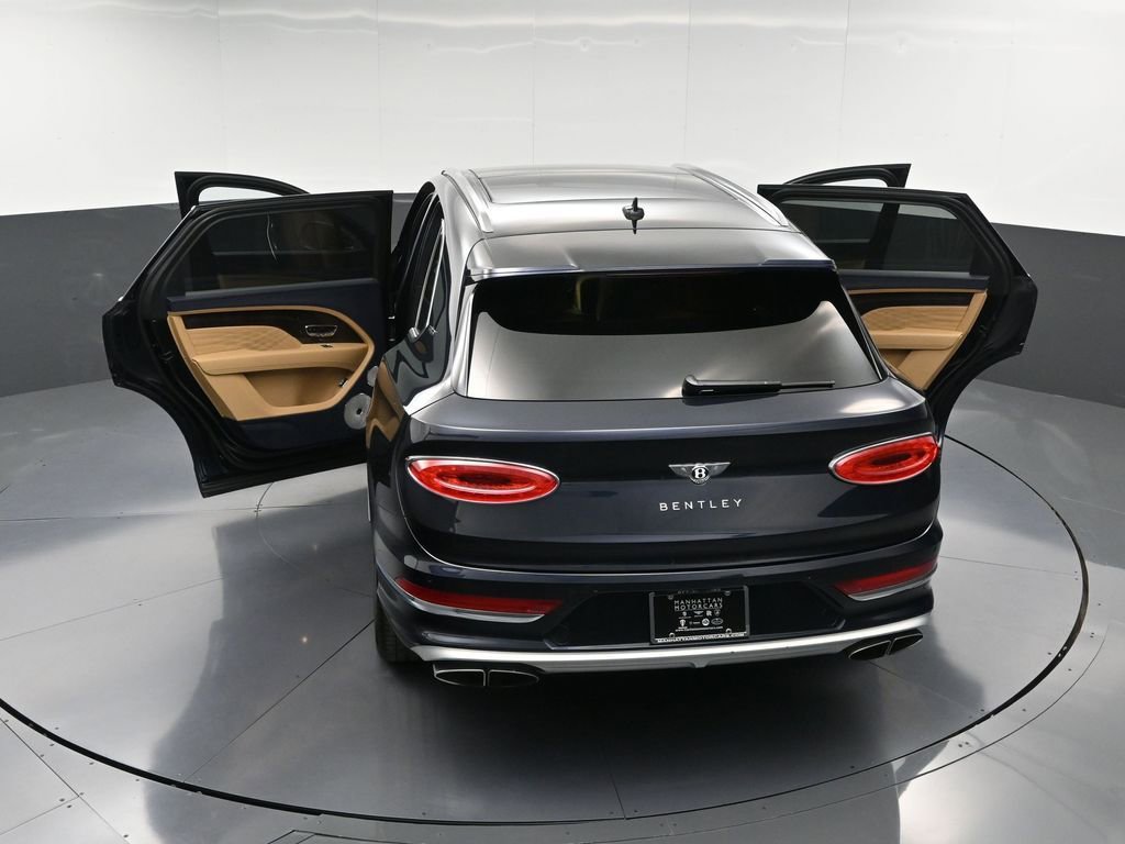 Certified 2023 Bentley Bentayga Extended Wheelbase AWD/4WD image 40