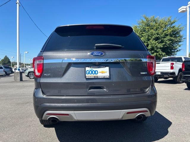 Used 2017 Ford Explorer XLT w/ Equipment Group 202A AWD/4WD image 4