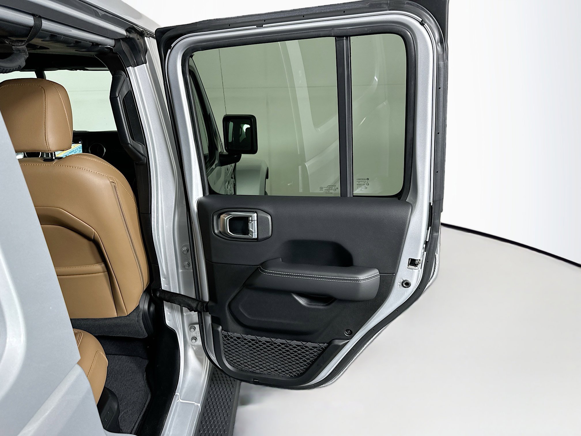 Used 2023 Jeep Wrangler Sahara w/ Cold Weather Group AWD/4WD image 28