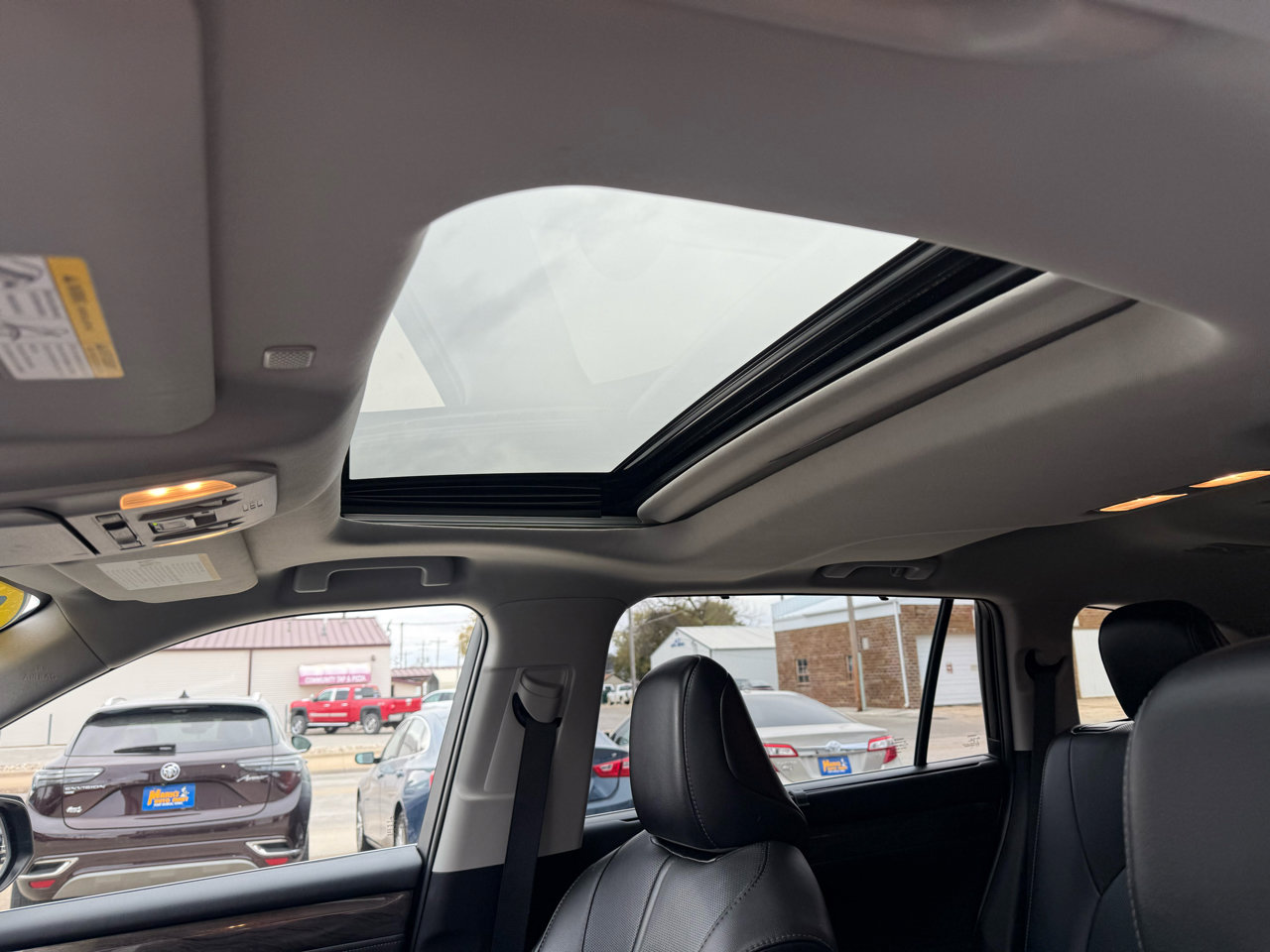 Used 2021 Toyota Highlander Limited image 11