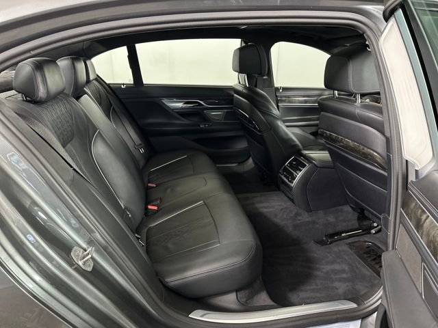 Used 2017 BMW 750i xDrive image 27