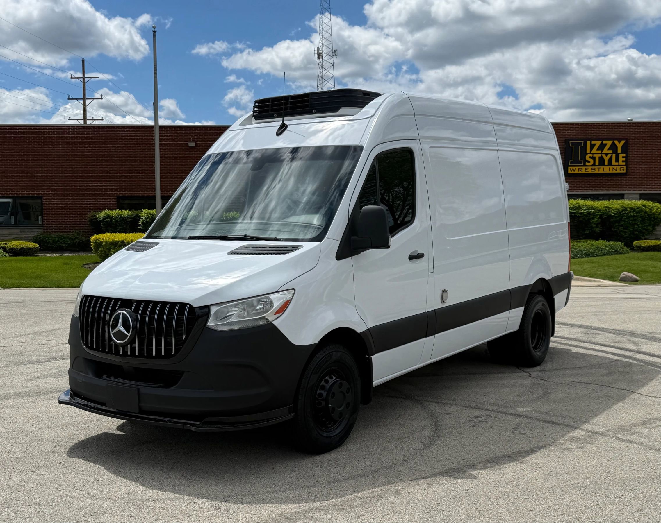 Used 2019 Freightliner Sprinter 3500 RWD image 3