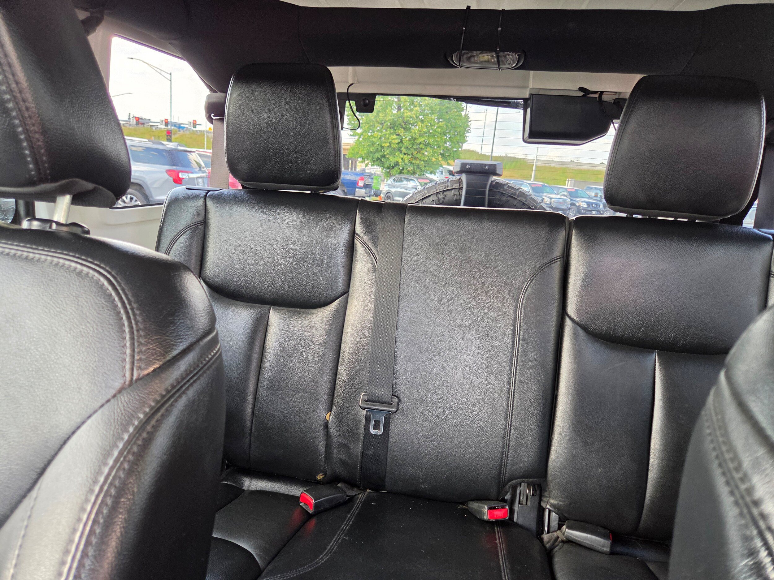 Used 2015 Jeep Wrangler Unlimited Sahara AWD/4WD image 8