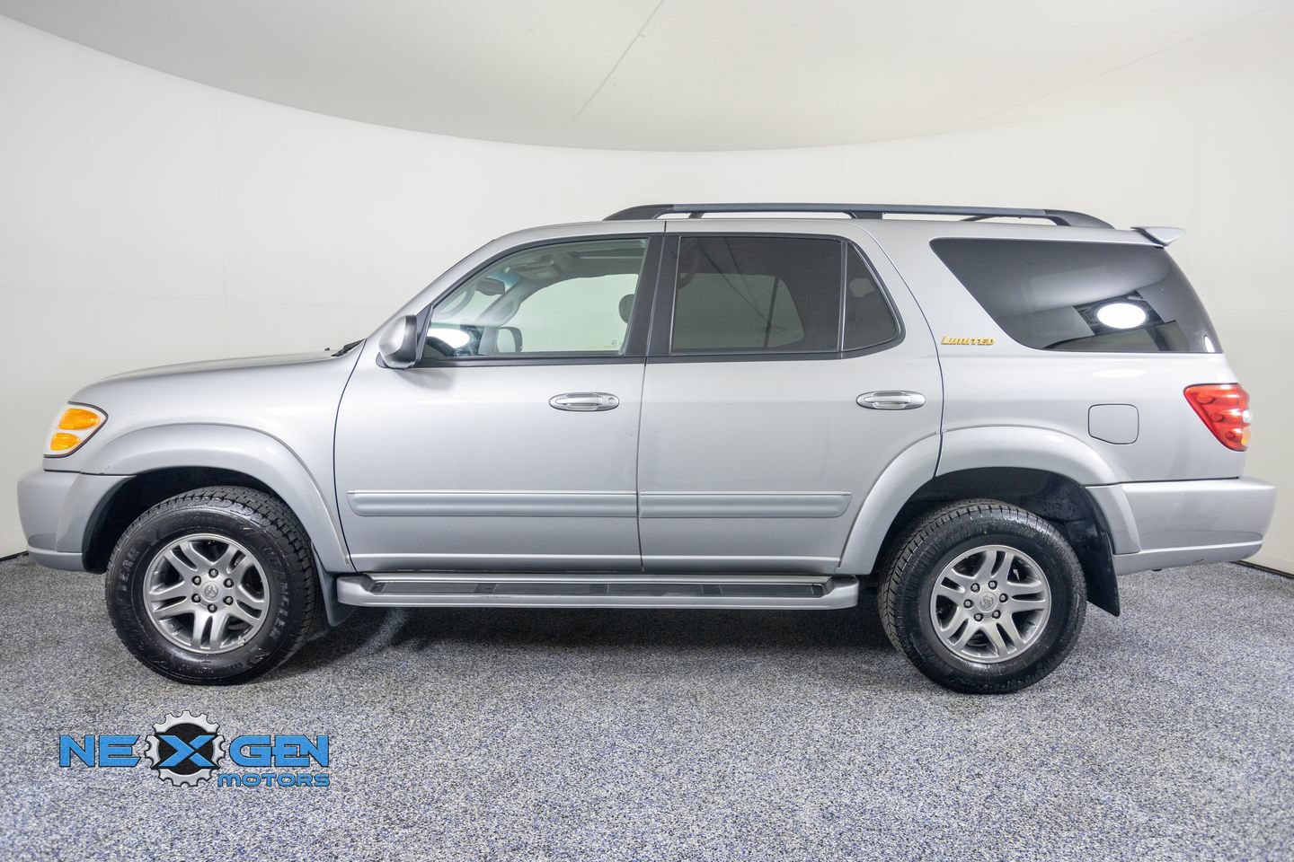 Used 2004 Toyota Sequoia Limited w/ Preferred Accessory Pkg AWD/4WD image 5