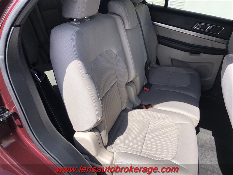 Used 2018 Ford Explorer XLT FWD image 21