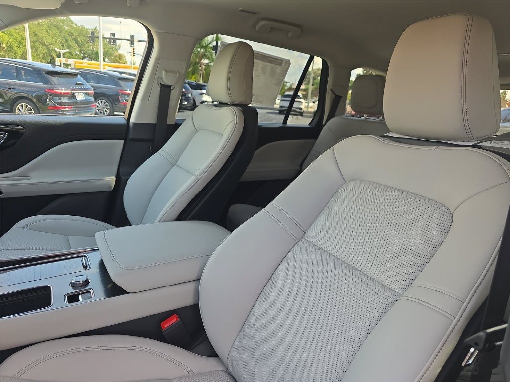 New 2027 Lincoln Aviator 2WD image 16