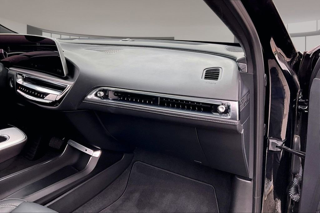 Used 2024 Cadillac Lyriq Tech AWD/4WD image 16