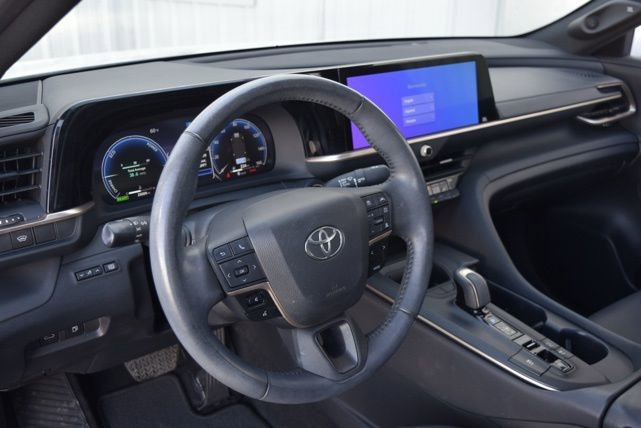 Used 2023 Toyota Crown Limited image 43