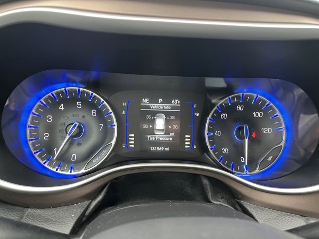 Used 2018 Chrysler Pacifica Touring-L image 41