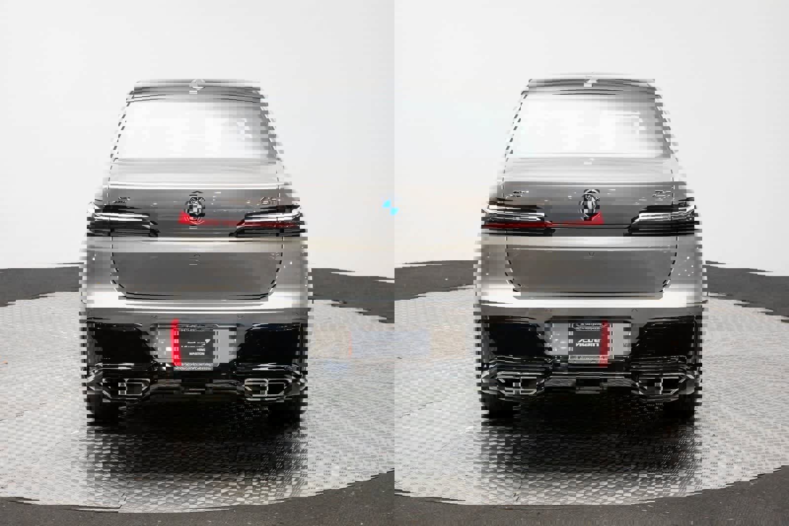 Used 2024 BMW 760i xDrive w/ Executive Package image 5