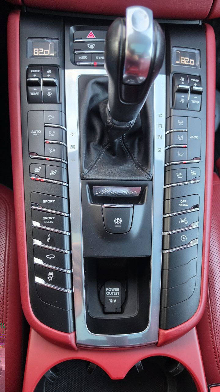 Used 2016 Porsche Macan Turbo w/ Premium Package Plus AWD/4WD image 14