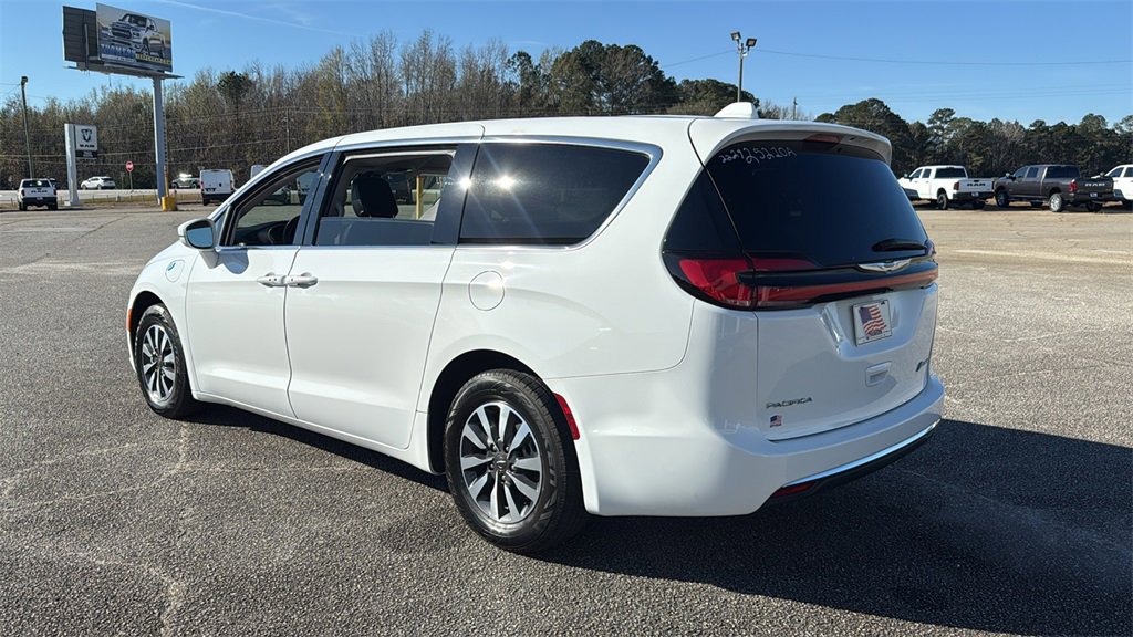 Used 2022 Chrysler Pacifica Touring-L image 6