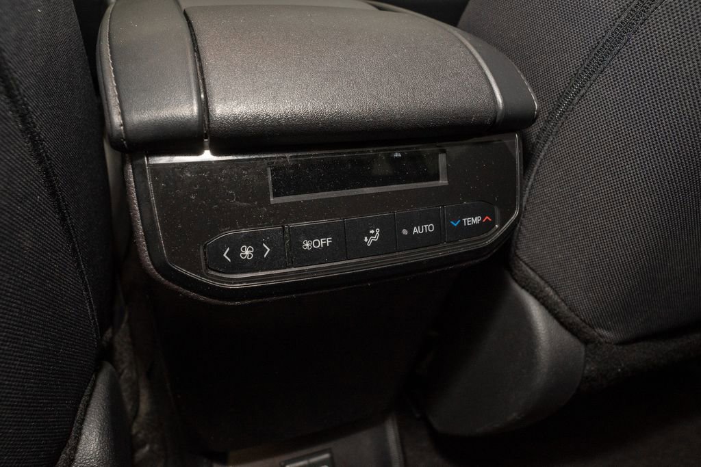 Used 2024 Toyota Highlander LE image 8