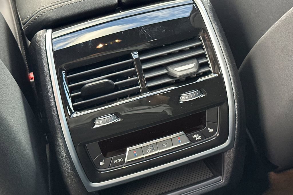 New 2026 BMW X6 xDrive40i w/ Climate Comfort Package image 13