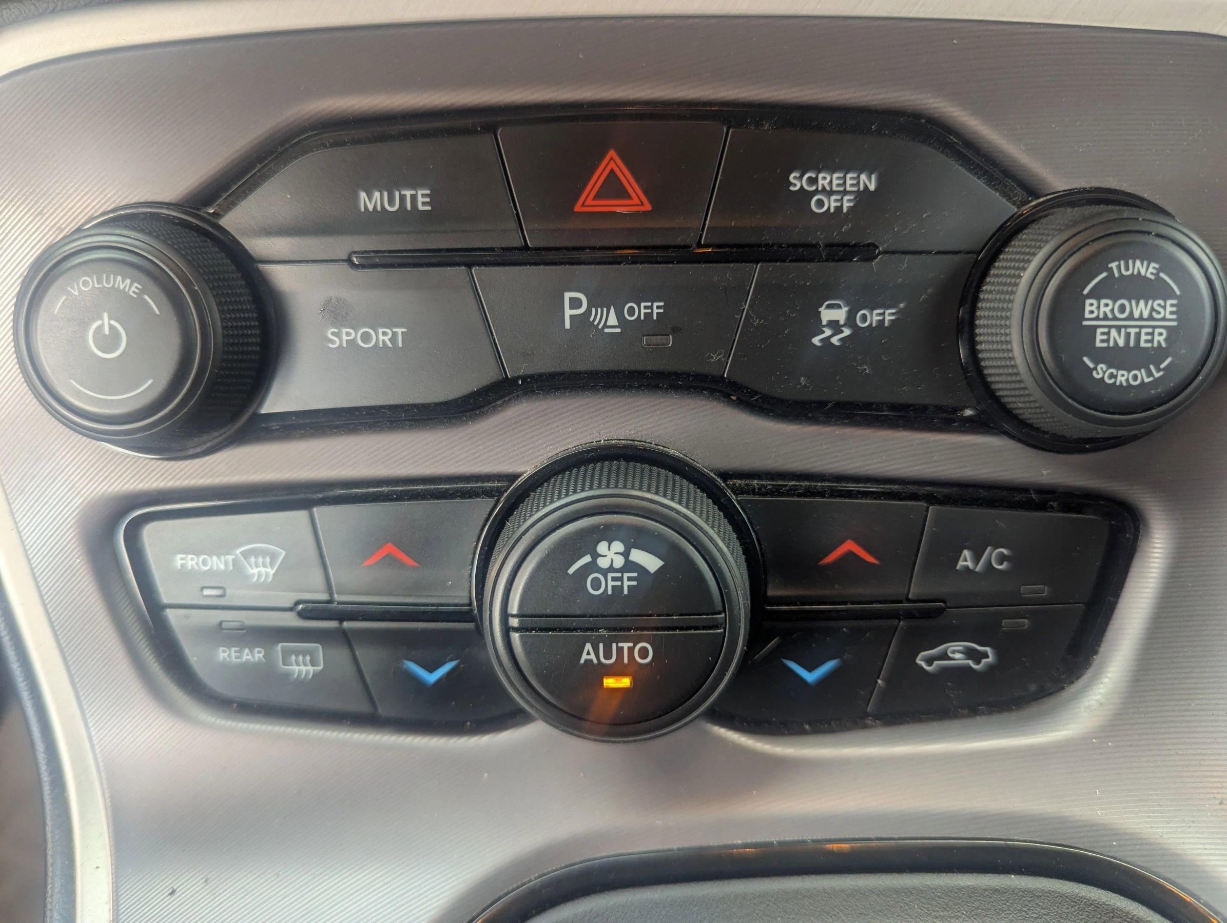 Used 2022 Dodge Challenger GT RWD image 12