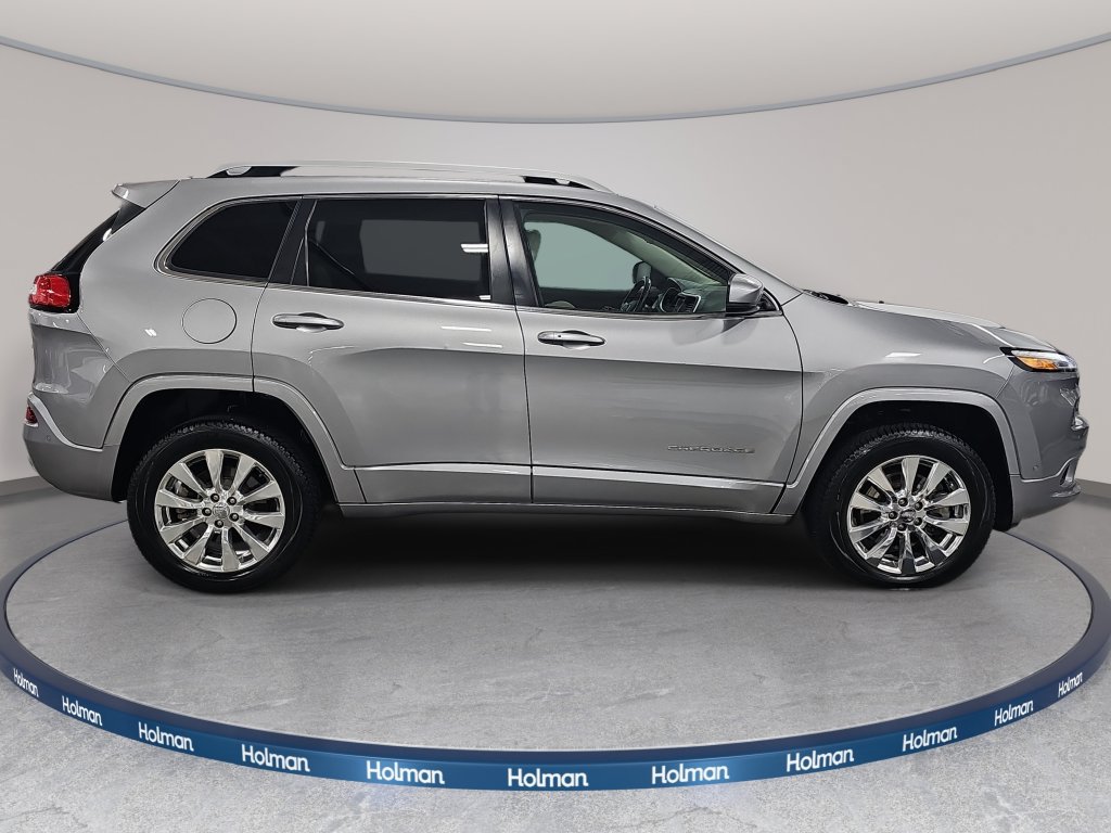 Used 2017 Jeep Cherokee Overland w/ Technology Group AWD/4WD image 5