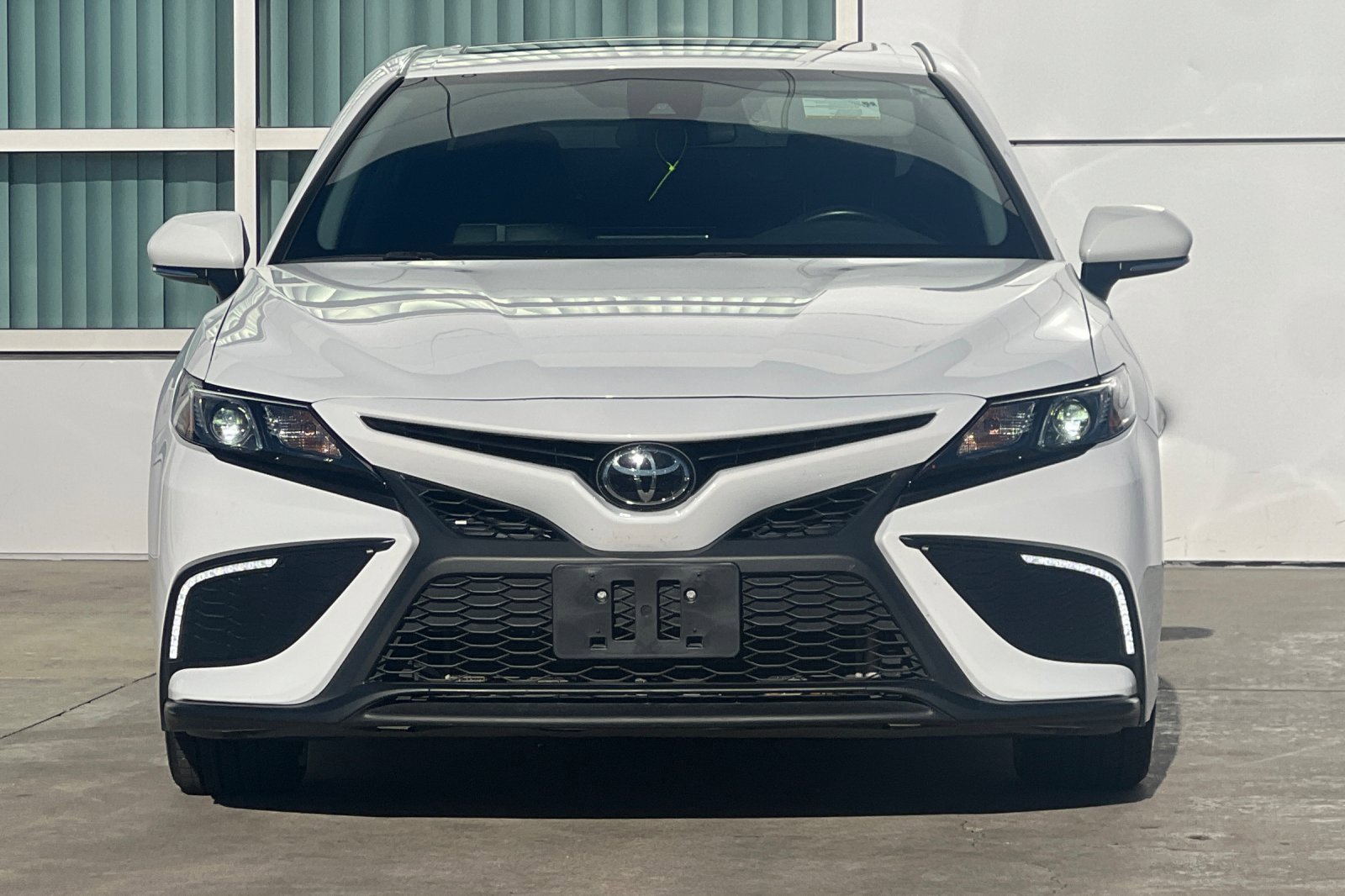 Used 2023 Toyota Camry SE image 6